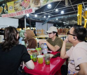 Celine Evangelista Instagram - Kuliner malam di Bintaro 😋