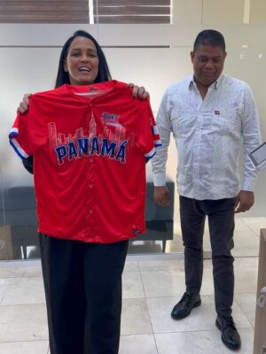 Celines Toribio Instagram - Y así pasa la vida…..
.
AMANDO LAS HUELLAS QUE OTRAS PERSONAS DEJAN EN MI 😊🇩🇴
.
Desde el nuevo cónsul estadounidense en RD #williamswaney , nuevos miembros de INDEX , hasta un atardecer de trabajo pero junto a #mrbig ❤️
.
Desliza y mira en mi sonrisa el arte de COMPARTIR todo LO BUENO que tiene la vida. #feliz #agradecida #buenosamigos