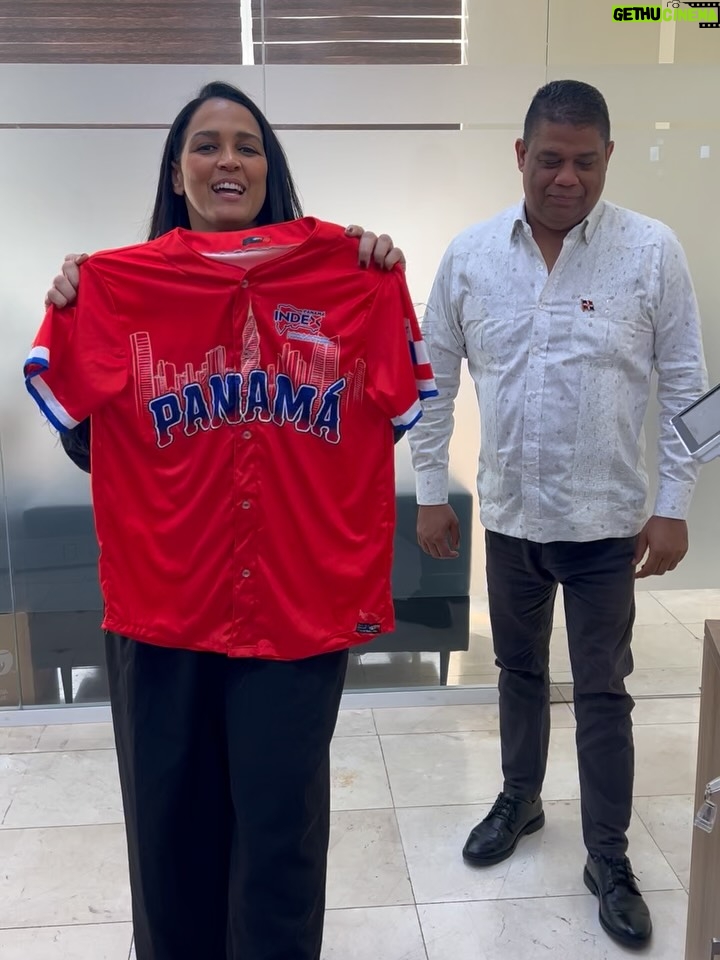 Celines Toribio - 3 Likes - Y así pasa la vida…..
.
AMANDO LAS HUELLAS QUE OTRAS PERSONAS DEJAN EN MI 😊🇩🇴
.
Desde el nuevo cónsul estadounidense en RD #williamswaney , nuevos miembros de INDEX , hasta un atardecer de trabajo pero junto a #mrbig ❤️
.
Desliza y mira en mi sonrisa el arte de COMPARTIR todo LO BUENO que tiene la vida. #feliz #agradecida #buenosamigos