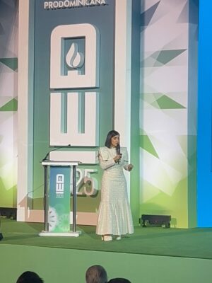Celines Toribio Instagram - 👉👉 FELICIDADES 👉👉
.
Felicitar a mi amiga y directora ejecutiva de @prodominicana la Sra @bivianariveiro por tan magnífico evento premiado los más sobresalientes en la inversión extranjera 🇩🇴🎉 FELICIDADES 😘