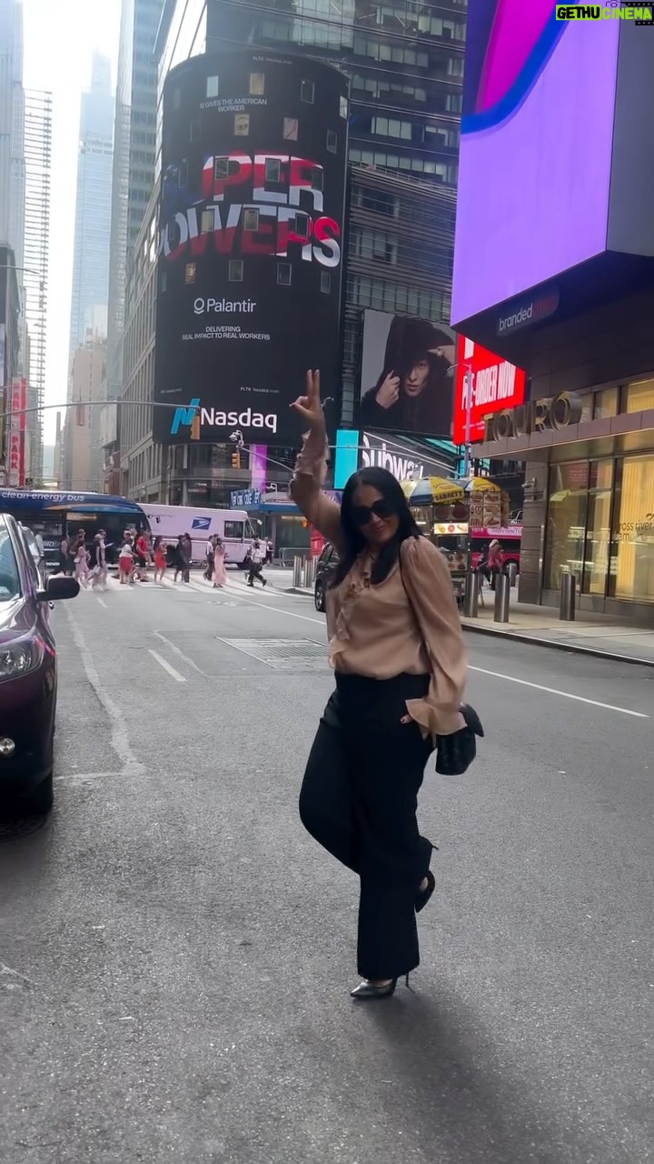 Celines Toribio - 3 Likes - ¿Te enteraste? 
.
NEW YORK es: DOMINICANO 🇩🇴 Llegué a NY con la agenda más apretada que nunca junto a @indexdomrd , @index_newyork @indexnewjersey pero FELÍZ 🙏 Amo trabajar por y para nuestra comunidad Dominicana y si es en mi casa NEW YORK CITY pues MEJOR 🗽🇩🇴
.
SONRÍELE A LA VIDA… GRACIAS Dios por todo 🙏