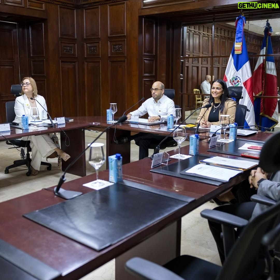 Celines Toribio - 3 Likes - Días de mucho trabajo en nuestra casa de la diplomacia Dominicana @mirexrd Pero siempre encantada de hacerlo al lado de profesionales como el Viceministro de Política Exterior Bilateral el embajador Francisco A. Caraballo ( @fcocaraballo ) 
.
En el día de ayer sostuvimos una reunión con el Consejo Nacional de Competitividad para presentar el plan META RD 2036 y el concurso de innovación República de Ideas @republicadeideas.do 
.
Todas las misiones del exterior y el instituto de Dominicanos y Dominicanas en el exterior presente en tan enriquecedor webinar 🇩🇴