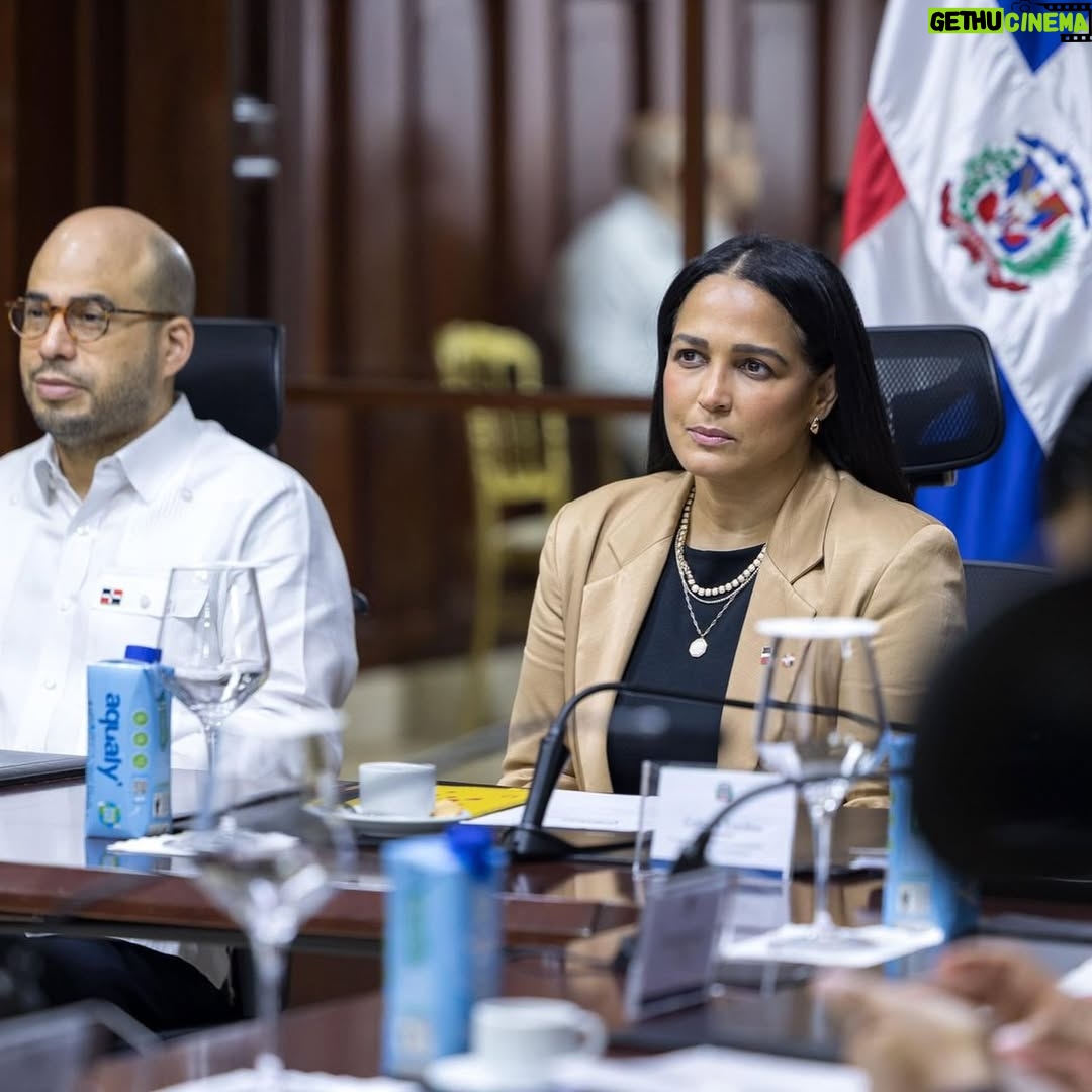 Celines Toribio - 3 Likes - Días de mucho trabajo en nuestra casa de la diplomacia Dominicana @mirexrd Pero siempre encantada de hacerlo al lado de profesionales como el Viceministro de Política Exterior Bilateral el embajador Francisco A. Caraballo ( @fcocaraballo ) 
.
En el día de ayer sostuvimos una reunión con el Consejo Nacional de Competitividad para presentar el plan META RD 2036 y el concurso de innovación República de Ideas @republicadeideas.do 
.
Todas las misiones del exterior y el instituto de Dominicanos y Dominicanas en el exterior presente en tan enriquecedor webinar 🇩🇴