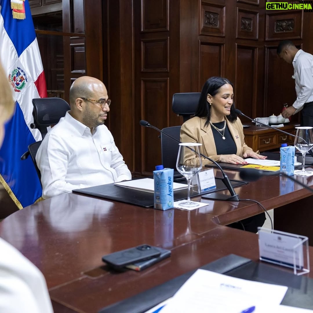 Celines Toribio - 3 Likes - Días de mucho trabajo en nuestra casa de la diplomacia Dominicana @mirexrd Pero siempre encantada de hacerlo al lado de profesionales como el Viceministro de Política Exterior Bilateral el embajador Francisco A. Caraballo ( @fcocaraballo ) 
.
En el día de ayer sostuvimos una reunión con el Consejo Nacional de Competitividad para presentar el plan META RD 2036 y el concurso de innovación República de Ideas @republicadeideas.do 
.
Todas las misiones del exterior y el instituto de Dominicanos y Dominicanas en el exterior presente en tan enriquecedor webinar 🇩🇴
