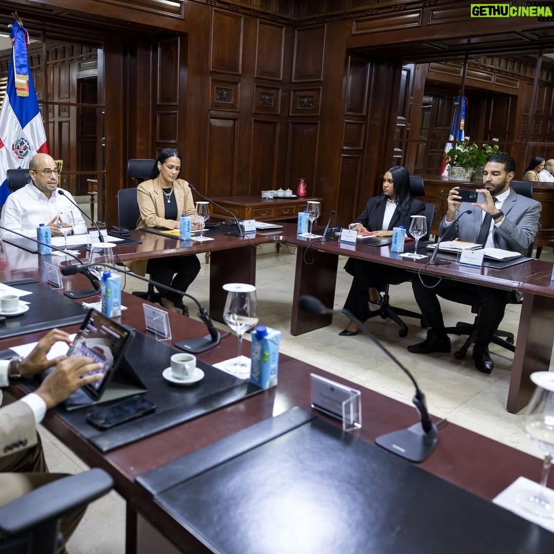 Celines Toribio - 3 Likes - Días de mucho trabajo en nuestra casa de la diplomacia Dominicana @mirexrd Pero siempre encantada de hacerlo al lado de profesionales como el Viceministro de Política Exterior Bilateral el embajador Francisco A. Caraballo ( @fcocaraballo ) 
.
En el día de ayer sostuvimos una reunión con el Consejo Nacional de Competitividad para presentar el plan META RD 2036 y el concurso de innovación República de Ideas @republicadeideas.do 
.
Todas las misiones del exterior y el instituto de Dominicanos y Dominicanas en el exterior presente en tan enriquecedor webinar 🇩🇴