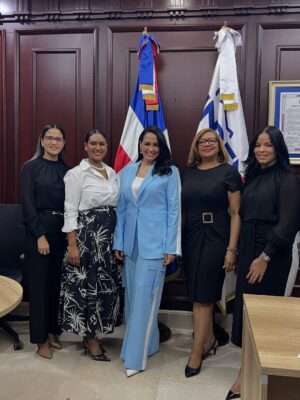 Celines Toribio Instagram - šš Desliza šš fotitos que voy tomando.
.
La vida va y viene y la felicidad del deber cumplido que no te la quite NADIE š
.
Mucho trabajo.
Cientos de reuniones
Muchos viajes
Impactando vidas
Y yo solo puedo decir GRACIAS š #feliz #positiva š¤ #somethinggoodiscoming #seguimos #trabajando #cadadiamejor @indexdomrd š©š“šš»
.
Tengo la memoria llena de fotos y momentos laborales š©š“šš»