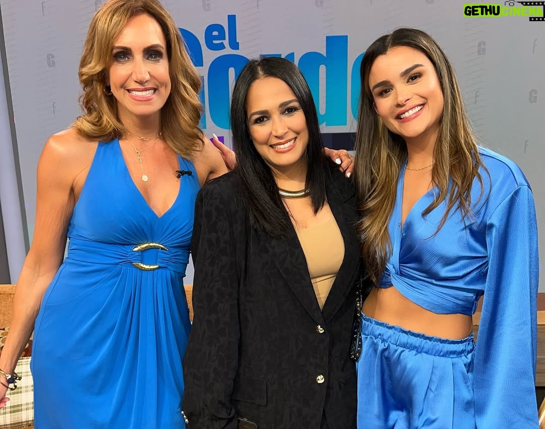 Celines Toribio - 3 Likes - 👉👉 Desliza👉👉
.
Que bonito la pasé en el #gordoylaflaca de @univision 😁 hablar de mi país, de los trabajos realizados y de las nuevas ideas como @republicadeideas.do en cadena nacional y para toda Latinoamérica, me hace muy feliz.
.
Gracias @liliestefan @rauldemolina @clarissamolina y todo el equipo. Que lindo ver a #julioparedes y a @tdandrades 
.
#fun #univision #familia #amigos PR WORK: @marymontero33 🤗