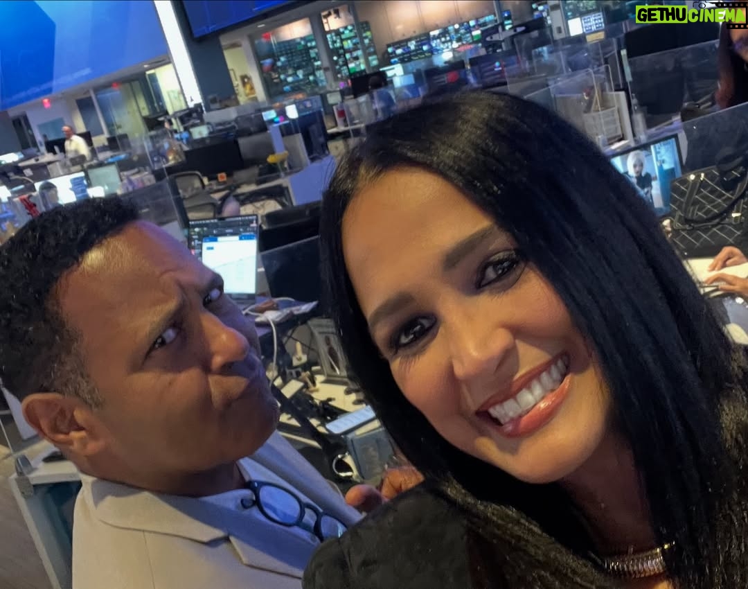 Celines Toribio - 3 Likes - 👉👉 Desliza👉👉
.
Que bonito la pasé en el #gordoylaflaca de @univision 😁 hablar de mi país, de los trabajos realizados y de las nuevas ideas como @republicadeideas.do en cadena nacional y para toda Latinoamérica, me hace muy feliz.
.
Gracias @liliestefan @rauldemolina @clarissamolina y todo el equipo. Que lindo ver a #julioparedes y a @tdandrades 
.
#fun #univision #familia #amigos PR WORK: @marymontero33 🤗