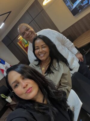 Celines Toribio Instagram - Y asĆ pasa la vidaā¦..
.
AMANDO LAS HUELLAS QUE OTRAS PERSONAS DEJAN EN MI šš©š“
.
Desde el nuevo cónsul estadounidense en RD #williamswaney , nuevos miembros de INDEX , hasta un atardecer de trabajo pero junto a #mrbig ā¤ļø
.
Desliza y mira en mi sonrisa el arte de COMPARTIR todo LO BUENO que tiene la vida. #feliz #agradecida #buenosamigos