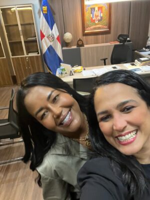 Celines Toribio Instagram - Y asĆ pasa la vidaā¦..
.
AMANDO LAS HUELLAS QUE OTRAS PERSONAS DEJAN EN MI šš©š“
.
Desde el nuevo cónsul estadounidense en RD #williamswaney , nuevos miembros de INDEX , hasta un atardecer de trabajo pero junto a #mrbig ā¤ļø
.
Desliza y mira en mi sonrisa el arte de COMPARTIR todo LO BUENO que tiene la vida. #feliz #agradecida #buenosamigos
