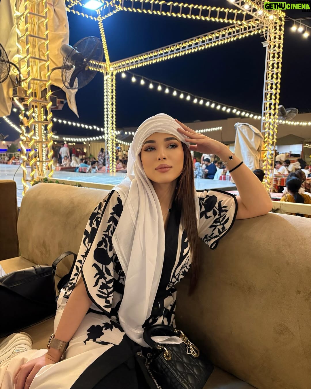 Chacha Maembong - 7.3K Likes - Making memories in the desert oasis #ccm #livelifetothefullest