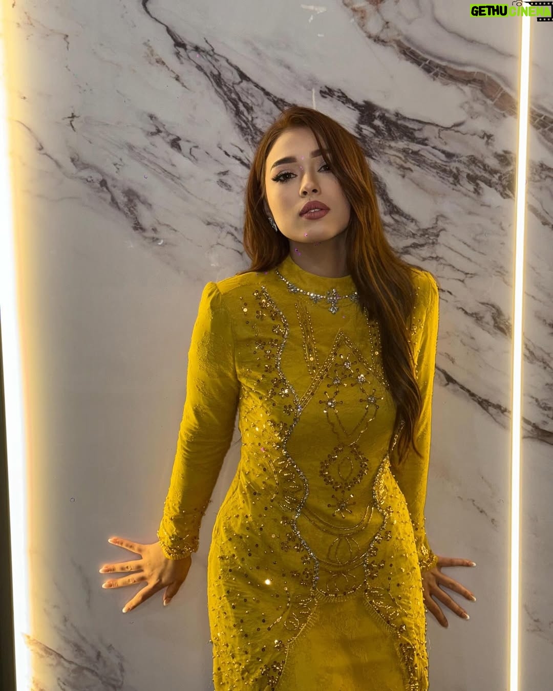 Chacha Maembong - 17.3K Likes - i know it kinda late for post raya day 1 but ya here it is! 
Having a great moment with family sampai lupa nak post!😅 anyways selamat hari raya!!! #ccm #lovelifetothefullest #selamathariraya ❤️❤️