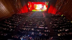 Chantal Andere Instagram - GRACIAS POR ACOMPAÑARNOS EN EL TEATRO

DEBIDO AL ÉXITO 6 SEMANAS MÁS ‼️
🪴LA TIENDITA DE LOS HORRORES‼️

DEL 20 DE SEPTIEMBRE AL 26 DE OCTUBRE 

📍TEATRO HIDALGO (Atrás de Bellas Artes).

🗓️HORARIOS:

Sábado 5:30 y 8:30 pm
Domingo 5:30 pm

👥Elenco: Chantal Ándere*, Paola Gómez*, Oscar Acosta, Juan Fonsalido, Sergio Jurado, Jair Campos, Crisanta Gómez, Felipe Álvarez, Scarlett Chico, Enrique Maddox, Leonora Enríquez, Itzel Gaitán y Alexa Hidalgo.

👨🏻‍💻Producción: Juan Torres @juantorresmx 
📝Dirección: Ricardo Díaz @ricardodiazdirector 
🕺🏻Coreografía: Pablo Rodríguez @pablokinesis 

🛜 Redes @tour121_of 

#latienditadeloshorroresmexico #teatrohidalgo #teatro #chantalandere #oscaracosta #paolagomez