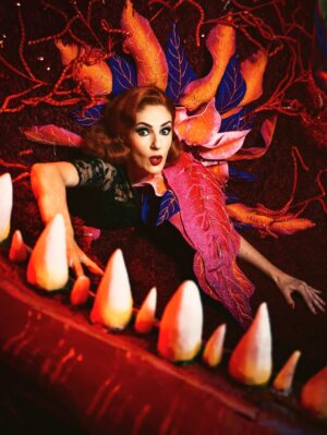 Chantal Andere Instagram - Querida @chanaandere ya nos debíamos esta sesión pero bien valió la pena la espera, te ves espectacular. @latienditadeloshorroresmexico #fotomau #latienditadeloshorrores #littleshopofhorrors