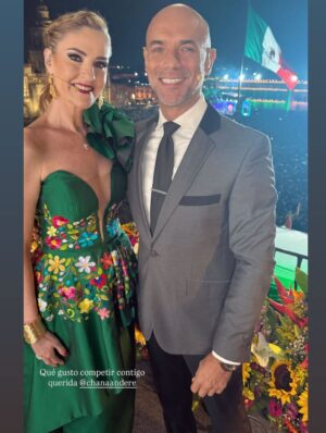 Chantal Andere Instagram - Gran día conduciendo “el grito de independencia de México “ VIVA MEXICO 🇲🇽🇲🇽🇲🇽 @telemundo @javierpoza @maribel_perez_makeup @carolina_gomez_marin @omarfernandez31 @ssmester @alepalomera1 @enriverolake 🌟🌟🌟