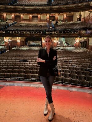 Chantal Andere Instagram - Aquí un poco de Agosto!!
1-viaje a NYC en familia 
2-regreso al teatro “la tiendita”🎭 
3-cumple de mi mamá
4-estreno de teatro de mi mamá
5-nuevas fotos e ilusiones 
GRACIAS 🙏🏻🙌🏻🌟
#lifeisgood #blessed #grateful ❤️