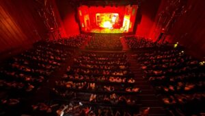 Chantal Andere Instagram - GRACIAS POR ACOMPAÑARNOS EN EL TEATRO

DEBIDO AL ÉXITO 6 SEMANAS MÁS ‼️
🪴LA TIENDITA DE LOS HORRORES‼️

DEL 20 DE SEPTIEMBRE AL 26 DE OCTUBRE 

📍TEATRO HIDALGO (Atrás de Bellas Artes).

🗓️HORARIOS:

Sábado 5:30 y 8:30 pm
Domingo 5:30 pm

👥Elenco: Chantal Ándere*, Paola Gómez*, Oscar Acosta, Juan Fonsalido, Sergio Jurado, Jair Campos, Crisanta Gómez, Felipe Álvarez, Scarlett Chico, Enrique Maddox, Leonora Enríquez, Itzel Gaitán y Alexa Hidalgo.

👨🏻‍💻Producción: Juan Torres @juantorresmx 
📝Dirección: Ricardo Díaz @ricardodiazdirector 
🕺🏻Coreografía: Pablo Rodríguez @pablokinesis 

🛜 Redes @tour121_of 

#latienditadeloshorroresmexico #teatrohidalgo #teatro #chantalandere #oscaracosta #paolagomez
