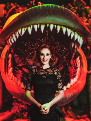 Chantal Andere Instagram - Querida @chanaandere ya nos debíamos esta sesión pero bien valió la pena la espera, te ves espectacular. @latienditadeloshorroresmexico #fotomau #latienditadeloshorrores #littleshopofhorrors