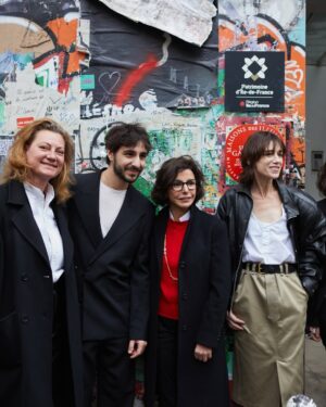 Charlotte Gainsbourg Instagram - le 2 avril 2024, jour de son anniversaire, il aurait eu 96 ans… son hôtel particulier, comme il aimait l’appeler, le 5bis rue de Verneuil, reçoit le label « Maisons des Illustres ».
merci à la ministre de la culture et Maire du 7e arrondissement de Paris, @rachida.dati,
@roturierlaurent - directeur de la DRAC Île-de-France,
@vpecresse pour son aide avec la région Île de France,
la maire de Paris, @annehidalgo
le Centre National de la musique l’IFCIC,
la maison @ysl, notre partenaire officiel.
Lorraine Dauchez, et ses équipes d’Arteum.
Sebastien Merlet, Louise Caron, Anatole Maggiar
et l’équipe de la @maisongainsbourg ; Leila Ichou, Camille Malgras, Charlotte Elie, Florent Niverd, Emmanuel Haddek, Juliette De Tommaso et mon fils @ben_attal.