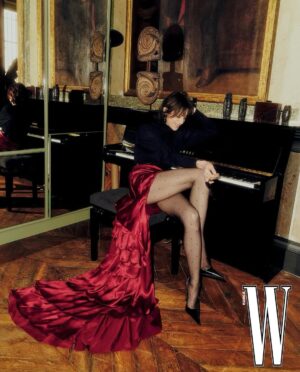 Charlotte Gainsbourg Instagram - @wkorea Vol.7 July issue « Women In Motion »
clothes by @ysl by @anthonyvaccarello
thank you to all the team:
photography @peterashlee
stylist @shin_wkorea
hair @yujiokuda1012
make up @yusakunakahara
@ncanguilhem