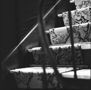 Charlotte Gainsbourg Instagram - la maison de mon père, mes images..
escaliers vers le 1er étage
ouverture de la @maisongainsbourg le 20 septembre 2023
#maisongainsbourg #5bisruedeverneuil #sergegainsbourg #memories