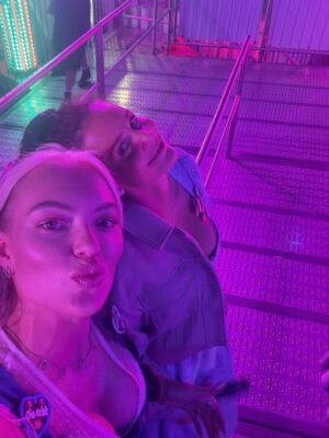 Cheyenne Ochsenknecht Instagram - Ein Wiesn Dump sagt mehr als tausend Prosits.
#madlwiesn 🍻🥨🎪🩷