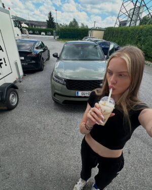 Cheyenne Ochsenknecht Instagram - Fresh start,new dreams - 2025, here we go!!💥✨🧿