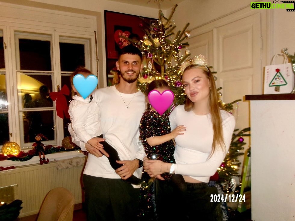 Cheyenne Ochsenknecht - 21.4K Likes - biggest present forever and ever ✨🎄