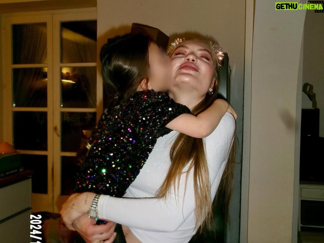 Cheyenne Ochsenknecht - 21.4K Likes - biggest present forever and ever ✨🎄