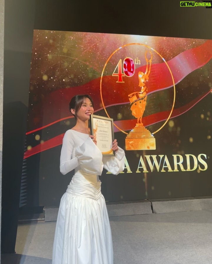 Chienna Filomeno - 254.1K Likes - Maraming Salamat Film Academy of the Philippines para sa nominasyon sa kategoryang “Best Supporting Actress” at sa pagkilala sa A Very Good Girl sa naganap na 40th Luna Awards.

Nung nakita ko yung listahan ng mga nominado para sa Best Supporting Actress hindi ako makapaniwala para akong nananaginip dahil ang mga nakasama ko sa mga kategorya ay ang mga pinaka magagaling sa larangan. Kaya isang karangalan na mapabilang sa kategoryang iyon kasama sila Ms. Angel Aquino, Ms. Iyah Mina, Cassy Legaspi at ang 40th Luna Awards Best Supporting Actress Ms. Ana Abad Santos. Sila ang inspirasyon ko kaya patuloy kong pinagbubutihan sa larangan upang maging inspirasyon din ako sa mga susunod na henerasyon katulad ng kayo ang naging inspirasyon ko.

Salamat sa lahat po ng hurado ng 40th Luna Awards at higit sa lahat salamat sa mga guild sa patuloy niyong paglaban sa kung anong nararapat para sa ating manggagawa sa industriya. 

Zab Omila, salamat at pinakita mo sa akin ang mundo mo. Enjoyed every moment living in your shoes Zabby girl because A Zab a day, keeps the bad vibes awaaaay!!

To my Philo (best girl) Kath Kath salamat sa mga eksesang hinding hindi ko makakalimutan, sa pag supporta sa akin bawat eksena na meron tayo. Ily best girl! It’s so nice to be working with you again. ALWAYS 🤍

Mother Molly (fuck u Mother!! char! HAHAHA) ms D, salamat sa napaka warm mong presence, you are the coolest Mother Molly! Kabadong kabado ako na makaka eksena kita pero pinaramdam mo din sa aming lahat na itong proyekto na ito ay isang kolaborasyon, salamat sa pag bahagi mo nang iyong mga kaalaman.

Ms Missy, ate Kakki, ate Thea and Gabby, thank you for a wonderful experience! Ang dami kong natutunan po sa inyo. 🥺

Direk P, salamat sa’yo dahil tumaya ka sa akin at hinayaan mo akong i-explore ang buhay ni Zab. Thank you for challenging me direk! Ily P! 🥺🫶🏻

Sa BUONG production team lalo na ang mga manggagawa natin sa industrya yung mga nasa “BTS” malaki ang pasasalamat namin sa inyo, kayo ang dahilan bakit tayo nakakagawa nang magagandang Pelikula. Cannot wait to share our talent to the world and inspire more people with what we do.

Mabuhay ang Pelikulang Pilipino! 🤍 @filmacademyphil