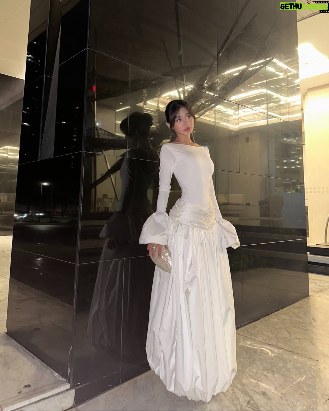 Chienna Filomeno - 254.1K Likes - Maraming Salamat Film Academy of the Philippines para sa nominasyon sa kategoryang “Best Supporting Actress” at sa pagkilala sa A Very Good Girl sa naganap na 40th Luna Awards.

Nung nakita ko yung listahan ng mga nominado para sa Best Supporting Actress hindi ako makapaniwala para akong nananaginip dahil ang mga nakasama ko sa mga kategorya ay ang mga pinaka magagaling sa larangan. Kaya isang karangalan na mapabilang sa kategoryang iyon kasama sila Ms. Angel Aquino, Ms. Iyah Mina, Cassy Legaspi at ang 40th Luna Awards Best Supporting Actress Ms. Ana Abad Santos. Sila ang inspirasyon ko kaya patuloy kong pinagbubutihan sa larangan upang maging inspirasyon din ako sa mga susunod na henerasyon katulad ng kayo ang naging inspirasyon ko.

Salamat sa lahat po ng hurado ng 40th Luna Awards at higit sa lahat salamat sa mga guild sa patuloy niyong paglaban sa kung anong nararapat para sa ating manggagawa sa industriya. 

Zab Omila, salamat at pinakita mo sa akin ang mundo mo. Enjoyed every moment living in your shoes Zabby girl because A Zab a day, keeps the bad vibes awaaaay!!

To my Philo (best girl) Kath Kath salamat sa mga eksesang hinding hindi ko makakalimutan, sa pag supporta sa akin bawat eksena na meron tayo. Ily best girl! It’s so nice to be working with you again. ALWAYS 🤍

Mother Molly (fuck u Mother!! char! HAHAHA) ms D, salamat sa napaka warm mong presence, you are the coolest Mother Molly! Kabadong kabado ako na makaka eksena kita pero pinaramdam mo din sa aming lahat na itong proyekto na ito ay isang kolaborasyon, salamat sa pag bahagi mo nang iyong mga kaalaman.

Ms Missy, ate Kakki, ate Thea and Gabby, thank you for a wonderful experience! Ang dami kong natutunan po sa inyo. 🥺

Direk P, salamat sa’yo dahil tumaya ka sa akin at hinayaan mo akong i-explore ang buhay ni Zab. Thank you for challenging me direk! Ily P! 🥺🫶🏻

Sa BUONG production team lalo na ang mga manggagawa natin sa industrya yung mga nasa “BTS” malaki ang pasasalamat namin sa inyo, kayo ang dahilan bakit tayo nakakagawa nang magagandang Pelikula. Cannot wait to share our talent to the world and inspire more people with what we do.

Mabuhay ang Pelikulang Pilipino! 🤍 @filmacademyphil