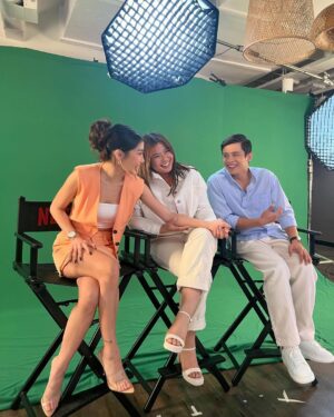Chienna Filomeno Instagram - ✨ PUTAHH ✨👇🏻

Isang linggo na po ang nakalipas ng maipalabas ang ‘Missed Connections’ sa Netflix! Thank you for the love you have been giving us! Higit sa lahat salamat sa pag intindi sa bawat karakter sa istorya. Thank you for not judging them. At the end of the day, gabi na. Char! Anyway, at the end of the day we’re just humans, we make mistakes, but the most important part is we own up to it and we make up for the wrong things we have done rather than not doing anything about it. Watching ‘Missed Connections’ is a legit roller coaster ride, we hope that you enjoyed the ride with us. 

At sa mga hindi pa po nakakanood Missed Connections streaming on @netflixph directed by direk @jelisechungortigas 🫶🏻