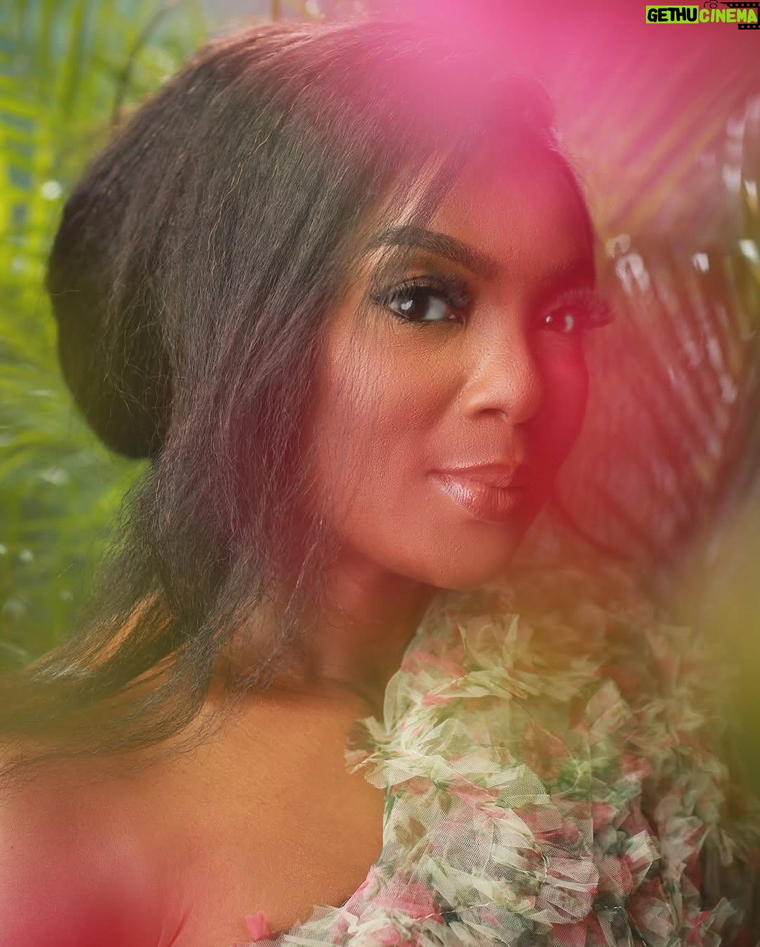 Chioma Akpota - 9.2K Likes - Today’s Woman Crush Wednesday is none other than the powerhouse herself @chiomakpotha !

From her early days on screen to becoming one of Nollywood’s most respected actresses, Chioma has shown remarkable growth, resilience, and unmatched versatility.

Her recent AMVCA win as Best Lead Actress is yet another reminder that excellence always shines through. With over two decades in the industry, Chioma continues to evolve, taking on richer roles, inspiring the next generation, and carrying the Nollywood flag with grace.

We stan a queen who is not just aging gracefully but thriving boldly.
Here’s to @chiomakpotha an icon, a mentor, and a living legend!😍🥰 #drimzmediaspotlight