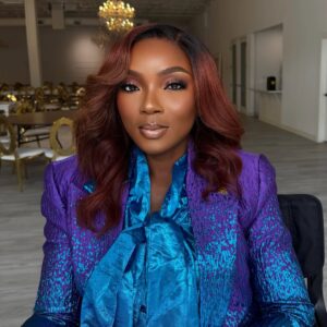 Chioma Akpota Instagram - The queen @chiomakpotha gracing our screens and now @belle_bedazzled Makeup chair, donned in her @bellebedazzled_hair . What subtle magic we made!!! 😍❤️😍
#houstonmakeupartist #makeupartistinhouston #houstonmua #bridalmakeupartistinhouston #houstonbridalmakeupartist #bellebedazzledhair #rawhairvendor #houstonwigs