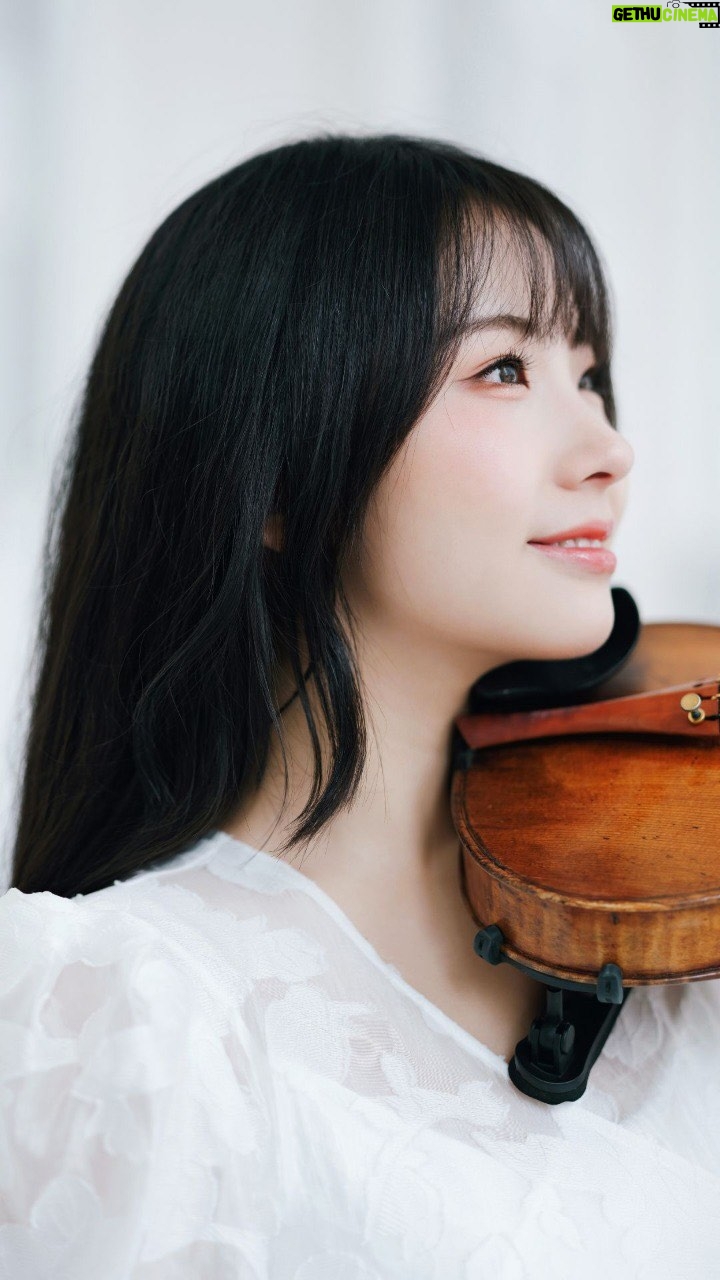 Chloe Chua - 7.7K Likes - Behind-the-scenes of @violinistchloechua’s photoshoot for our new album - Mozart’s Violin Concertos. Keep a look out for the first single releasing on 6 June!

Photographed by @vannysaywhat
Make-up by @chloe_makeup_sg
Fashion styling by @priciii, @erwinshahastings (assistant)
Special thanks to @souyoung.studio, @thisisstateproperty, @style_lease, @charleskeithofficial