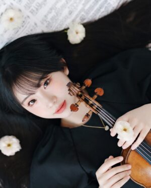Chloe Chua Instagram - @violinistchloechua: “I believe that ‘good music’ has a healing power.”
Read our exclusive interview with rising star violinist Chloe Chua, winner of the 2018 Junior Yehudi Menuhin Competition, and known for her expressive depth well beyond her years, as she shares her top musical inspirations.
P.S. Which artist - dead or alive - would you most like to meet, and why?