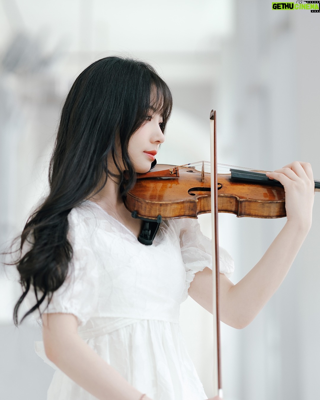 Chloe Chua - 6.3K Likes - @violinistchloechua: “I believe that ‘good music’ has a healing power.”

Read our exclusive interview with rising star violinist Chloe Chua, winner of the 2018 Junior Yehudi Menuhin Competition, and known for her expressive depth well beyond her years, as she shares her top musical inspirations. 

P.S. Which artist - dead or alive - would you most like to meet, and why?