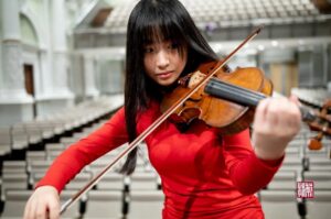 Chloe Chua Instagram - In 2018, Chloe Chua won the joint 1st prize at the Yehudi Menuhin International Competition for Young Violinists! It brought her instant stardom and engagements for concerts were stacking up over the next few years. Unfortunately COVID hit. That must be really difficult for a young musician when everything just paused. But Chloe started playing online for her fans, and to cheer migrant workers and healthcare workers during the pandemic. She is now the first Singaporean and the youngest musician to be appointed Artist-In-Residence of the Singapore Symphony Orchestra (SSO) in both the 2022/23 and 2023/24 seasons.
Find out about her journey in “Women Inspiring Women - The National Edition. Women in Singapore Holding Up the Sky”!
This book will raise funds to support women-focused projects like Singapore Council of Women’s Organisations, SCWO’s Star Shelter program which keeps survivors of family abuse and violence safe; and their programs to support girls and women who face online bullying and harassment. The funds also go to women-led art programs by The Private Museum.
Please follow the link in my bio for more information on how you can support the initiative!! I appreciate all your generous donations!
#womeninspiringwomen #thenationaledition #womeninsingapore #holdingupthesky #photobook #womensupportwomen #leicam10r #aposummicron35 #womenphotographers #leicawomen #photobook #portraitphotography #singaporestories