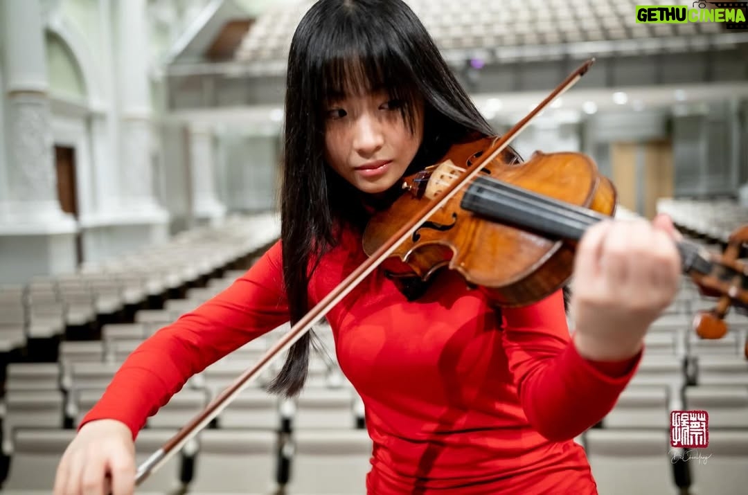 Chloe Chua - 7.2K Likes - In 2018, Chloe Chua won the joint 1st prize at the Yehudi Menuhin International Competition for Young Violinists! It brought her instant stardom and engagements for concerts were stacking up over the next few years. Unfortunately COVID hit. That must be really difficult for a young musician when everything just paused. But Chloe started playing online for her fans, and to cheer migrant workers and healthcare workers during the pandemic. She is now the first Singaporean and the youngest musician to be appointed Artist-In-Residence of the Singapore Symphony Orchestra (SSO) in both the 2022/23 and 2023/24 seasons.

Find out about her journey in “Women Inspiring Women - The National Edition. Women in Singapore Holding Up the Sky”! 

This book will raise funds to support women-focused projects like Singapore Council of Women’s Organisations, SCWO’s Star Shelter program which keeps survivors of family abuse and violence safe; and their programs to support girls and women who face online bullying and harassment. The funds also go to women-led art programs by The Private Museum. 

Please follow the link in my bio for more information on how you can support the initiative!! I appreciate all your generous donations! 

#womeninspiringwomen #thenationaledition #womeninsingapore #holdingupthesky #photobook #womensupportwomen #leicam10r #aposummicron35 #womenphotographers #leicawomen #photobook #portraitphotography #singaporestories