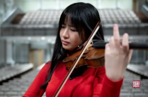 Chloe Chua Instagram - In 2018, Chloe Chua won the joint 1st prize at the Yehudi Menuhin International Competition for Young Violinists! It brought her instant stardom and engagements for concerts were stacking up over the next few years. Unfortunately COVID hit. That must be really difficult for a young musician when everything just paused. But Chloe started playing online for her fans, and to cheer migrant workers and healthcare workers during the pandemic. She is now the first Singaporean and the youngest musician to be appointed Artist-In-Residence of the Singapore Symphony Orchestra (SSO) in both the 2022/23 and 2023/24 seasons.
Find out about her journey in “Women Inspiring Women - The National Edition. Women in Singapore Holding Up the Sky”!
This book will raise funds to support women-focused projects like Singapore Council of Women’s Organisations, SCWO’s Star Shelter program which keeps survivors of family abuse and violence safe; and their programs to support girls and women who face online bullying and harassment. The funds also go to women-led art programs by The Private Museum.
Please follow the link in my bio for more information on how you can support the initiative!! I appreciate all your generous donations!
#womeninspiringwomen #thenationaledition #womeninsingapore #holdingupthesky #photobook #womensupportwomen #leicam10r #aposummicron35 #womenphotographers #leicawomen #photobook #portraitphotography #singaporestories