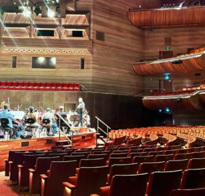Chloe Chua Instagram - Thank you Maestro Hans Graf, @isteinrockstar and all the @singaporesymphony musicians for another amazing concert at the Hamer Hall in Melbourne!! ☺️ I am so grateful for the support I have received from many, including SSO‘s Chairman, Mr Goh Yew Lin, who has taken time off to attend every concert in our Australia tour. It was also a pleasure to finally meet the Melbourne Symphony Orchestra’s Music Director, Mr Jaime Martin. Also, I would like to wish Maestro Hans Graf a very happy birthday!! 🎉🎂🍾
𝓜𝓮𝓵𝓫𝓸𝓾𝓻𝓷𝓮 𝟏𝟒/𝟐/𝟐𝟎𝟐𝟓