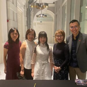 Chloe Chua Instagram - Whose heart wasn’t fluttering ?!!! 🦋❤️
The ever enchanting Chloe Chua wove magic to the famous Chinese love legend with Singapore Symphony Orchestra conducted by Rodolfo Barraez and left us on cloud nine all night !
What a joy it was to meet our listeners too and the extended Chua family!
Thank you SSO for this dedicated concert!
#Symphony924 #mediacorpsymphony924 #onlythefinestmusic #1sgradionetwork