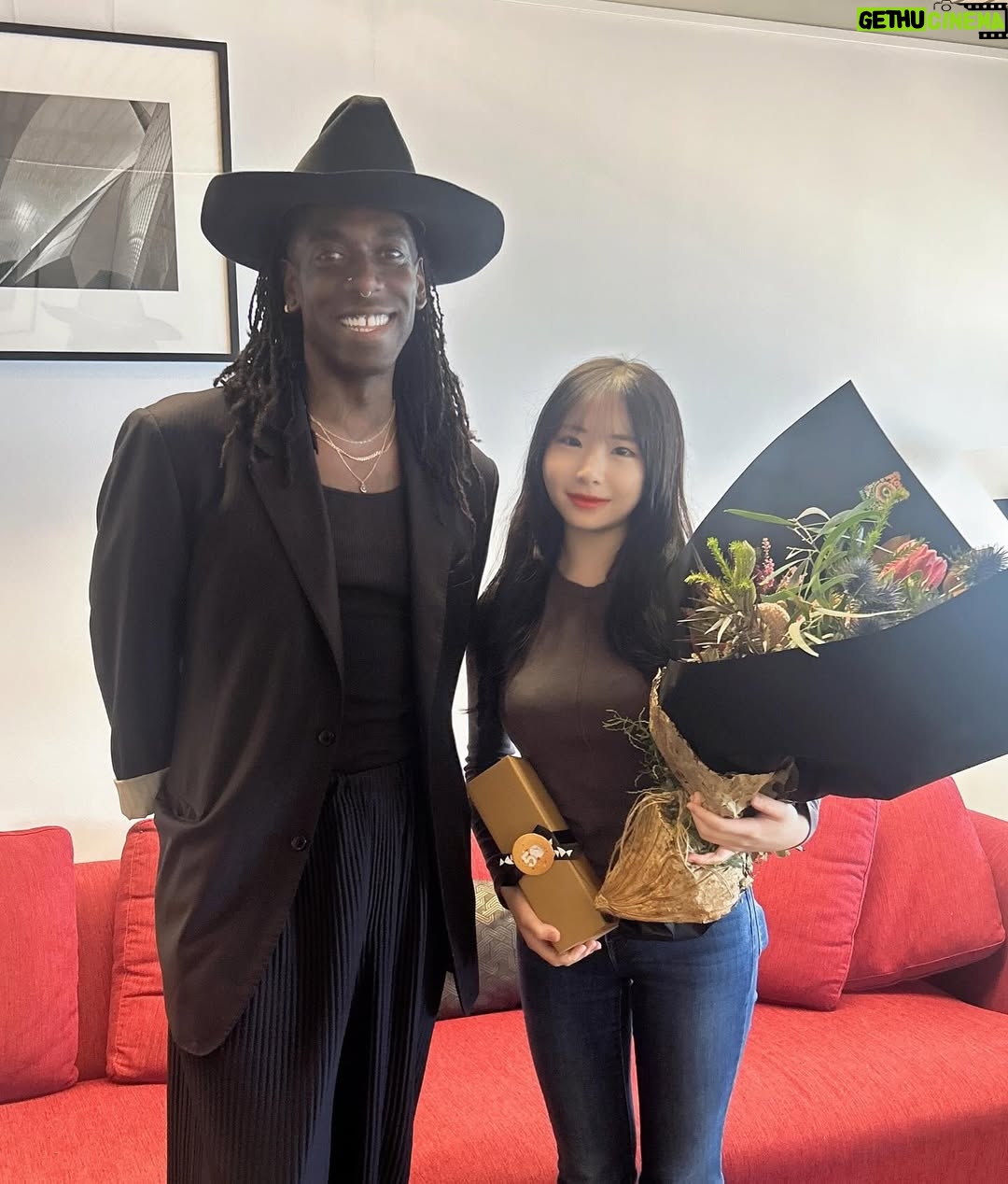 Chloe Chua - 13.2K Likes - Truly grateful for the unforgettable experience of performing Brahms Double Concerto with Maestro Hans Graf, @isteinrockstar and @singaporesymphony last night! Thank you @sydneyoperahouse and audience for your tremendous support!! 🎶🤍

𝓢𝔂𝓭𝓷𝓮𝔂  𝟏𝟐/𝟐/𝟐𝟎𝟐𝟓
