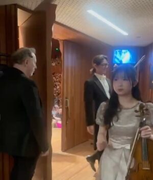 Chloe Chua Instagram - Truly grateful for the unforgettable experience of performing Brahms Double Concerto with Maestro Hans Graf, @isteinrockstar and @singaporesymphony last night! Thank you @sydneyoperahouse and audience for your tremendous support!! 🎶🤍
𝓢𝔂𝓭𝓷𝓮𝔂 𝟏𝟐/𝟐/𝟐𝟎𝟐𝟓