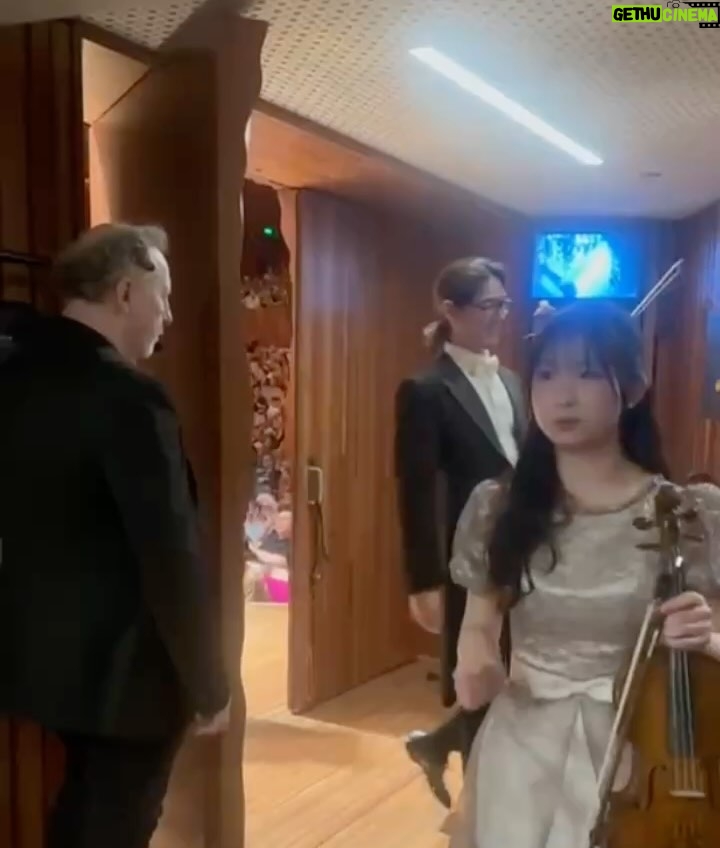 Chloe Chua - 13.2K Likes - Truly grateful for the unforgettable experience of performing Brahms Double Concerto with Maestro Hans Graf, @isteinrockstar and @singaporesymphony last night! Thank you @sydneyoperahouse and audience for your tremendous support!! 🎶🤍

𝓢𝔂𝓭𝓷𝓮𝔂  𝟏𝟐/𝟐/𝟐𝟎𝟐𝟓