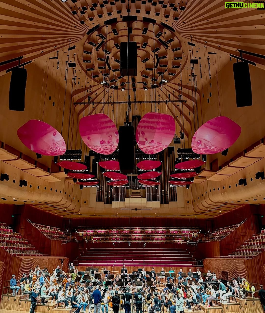 Chloe Chua - 13.2K Likes - Truly grateful for the unforgettable experience of performing Brahms Double Concerto with Maestro Hans Graf, @isteinrockstar and @singaporesymphony last night! Thank you @sydneyoperahouse and audience for your tremendous support!! 🎶🤍

𝓢𝔂𝓭𝓷𝓮𝔂  𝟏𝟐/𝟐/𝟐𝟎𝟐𝟓