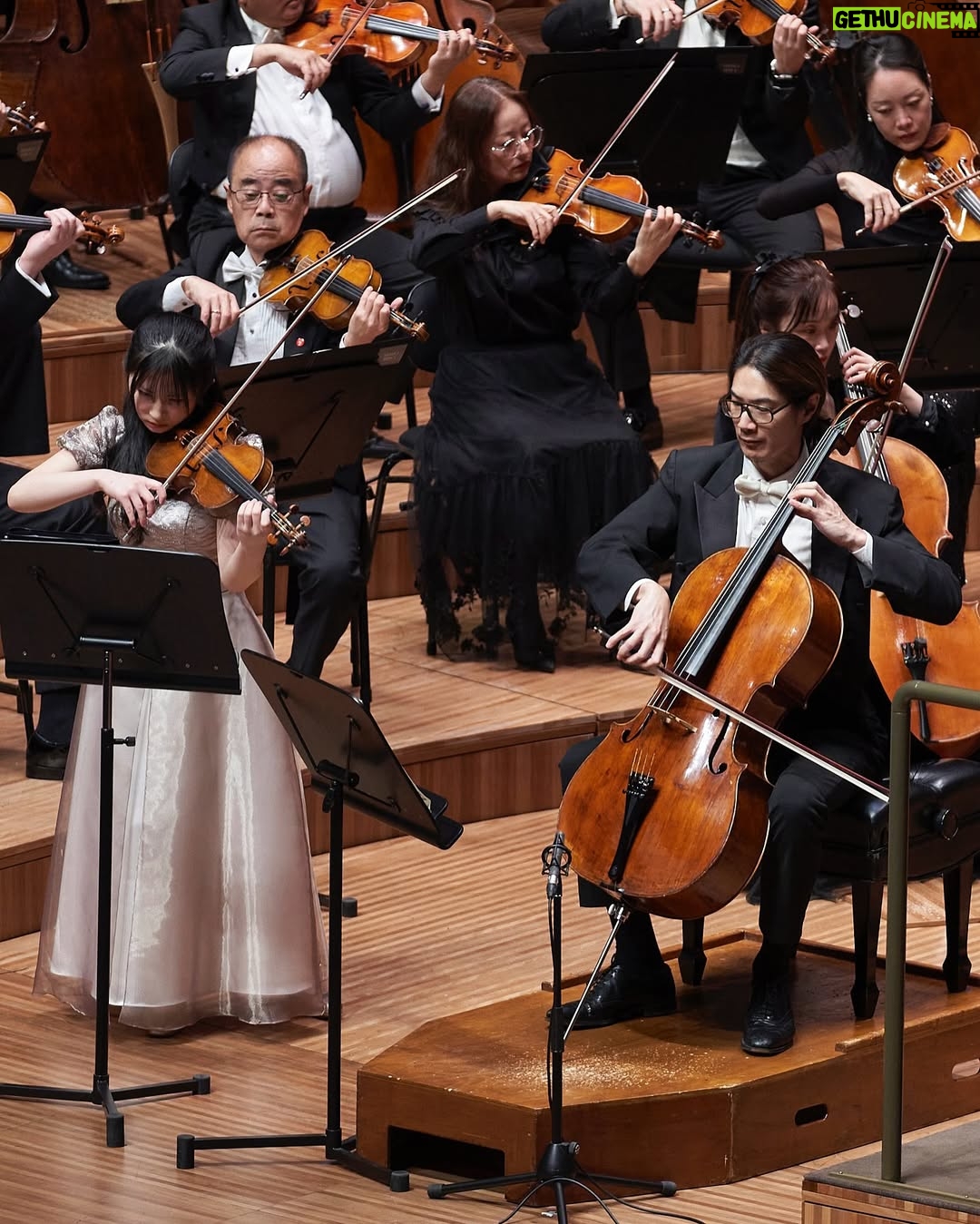 Chloe Chua - 13.2K Likes - What a night 🎵
 
Last night the @singaporesymphony made their epic, long-awaited Australian debut in our Concert Hall, filling the room with stunningly rich melodies. Led by Hans Graf, the orchestra took us on a ride with works by Tchaikovsky, Koh Cheng Jin and Brahms featuring violin superstar @violinistchloechua and principal cellist @isteinrockstar.
 
Were you there? Which moment took your breath away? 
 
📸 Jay Patel