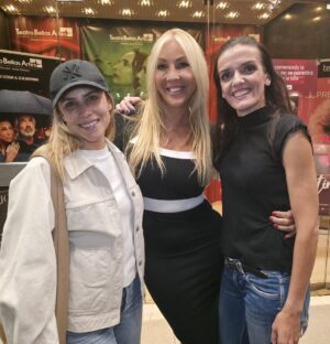 Christina Rapado Instagram - ✨ Ayer disfrutamos de la obra “Las amargas lágrimas de Petra von Kant” en el @teatrobellasartes de Madrid 💫 Todas las compañeras estuvieron brillantes.
Gracias a @pentacionespectaculos y en especial a @ricondodavid por la invitación.
Y un plus maravilloso: la previa en @azoteacibeles con vistas espectaculares y un refrescante @aperolspritzes 🍹🌆
*Fotos 1 al 4 con: @ana__torrent
*Fotos 5 al 7 con: @aura_garrido y @maribelvitar
*Fotos 8 al 10 con: @magiorimir
*Foto 11: Cartel de la obra
*Fotos 12 al 17 en @azoteacibeles
*Total Outfit: @sheinofficial
#LasAmargasLagrimasDePetraVonKant #AnaTorrent #AuraGarrido #TeatroBellasArtes #Madrid2025 #christinarapado #cristinarapado #autumn2025 #September2025 #spain2025 #singer #actress #model #tvpresenter #tattooedgirl #diva #beauty #fashion #toxicpeopleout #richandpowerfulwomen #empoweringwomen #power #richwomen #crazylife #crazyautumn #summer #iconic #influencer