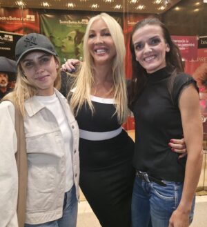 Christina Rapado Instagram - ✨ Ayer disfrutamos de la obra “Las amargas lágrimas de Petra von Kant” en el @teatrobellasartes de Madrid 💫 Todas las compañeras estuvieron brillantes.
Gracias a @pentacionespectaculos y en especial a @ricondodavid por la invitación.
Y un plus maravilloso: la previa en @azoteacibeles con vistas espectaculares y un refrescante @aperolspritzes 🍹🌆
*Fotos 1 al 4 con: @ana__torrent
*Fotos 5 al 7 con: @aura_garrido y @maribelvitar
*Fotos 8 al 10 con: @magiorimir
*Foto 11: Cartel de la obra
*Fotos 12 al 17 en @azoteacibeles
*Total Outfit: @sheinofficial
#LasAmargasLagrimasDePetraVonKant #AnaTorrent #AuraGarrido #TeatroBellasArtes #Madrid2025 #christinarapado #cristinarapado #autumn2025 #September2025 #spain2025 #singer #actress #model #tvpresenter #tattooedgirl #diva #beauty #fashion #toxicpeopleout #richandpowerfulwomen #empoweringwomen #power #richwomen #crazylife #crazyautumn #summer #iconic #influencer