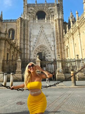 Christina Rapado Instagram - SEVILLA...
*Total Outfit: @sheinofficial
*Fotos 16 y 17 con: @mar.arauzo y @rafab2078 en @barcasalamoneda
#Las3000Maravillas #Esmeralda #Rodaje #CineEspañol #Actriz #christinarapado #cristinarapado #summer2025 #september2025 #spain2025 #singer #actress #model #tvpresenter #diva #beauty #fashion #toxicpeopleout #empoweringwomen #power #richwomen #crazylife #crazysummer #summer #iconic #carmenperona #carmenperonacabrera #FilmLas3000Maravillas
#Sevilla2025 #september
